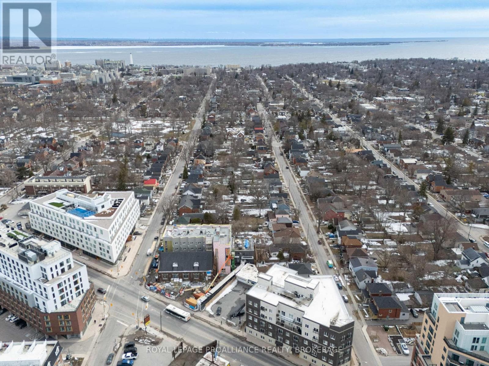 624 PRINCESS STREET photo 2
