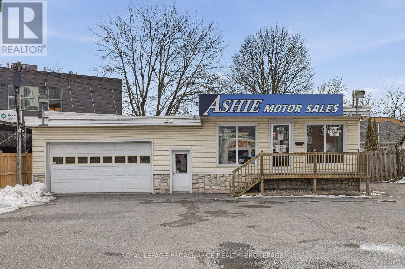 624 PRINCESS STREET photo 5