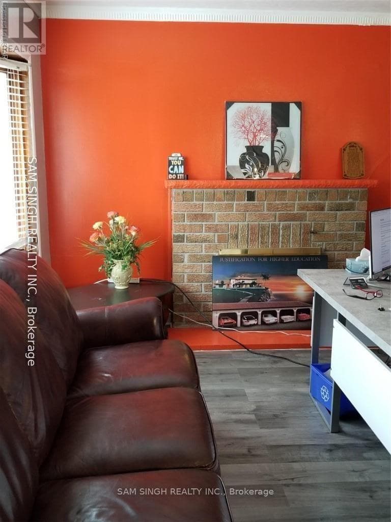 325 SOUTHDALE ROAD E photo 5
