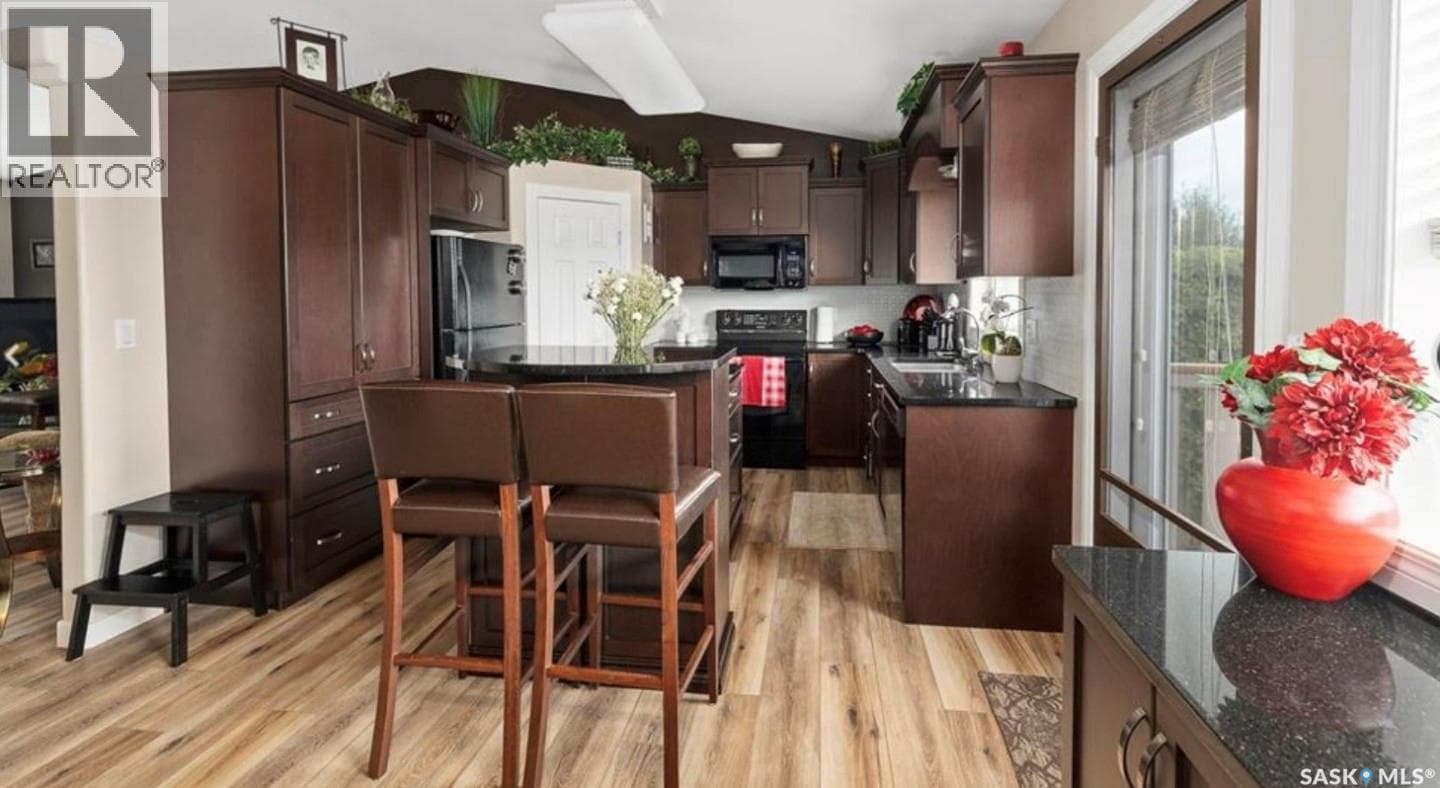 671 Fairbrother PLACE photo 3
