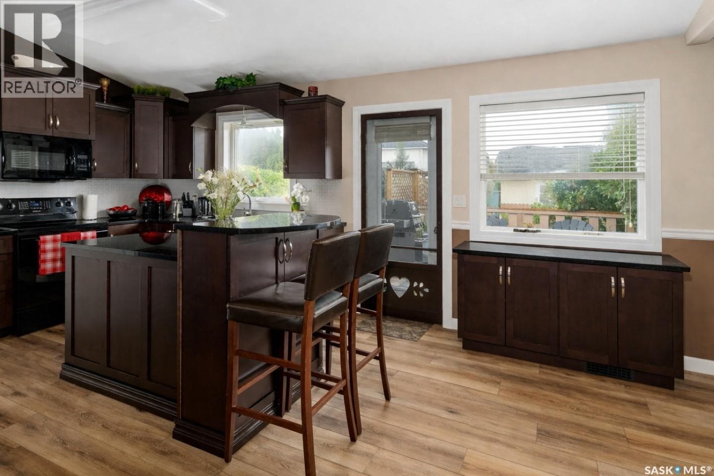 671 Fairbrother PLACE photo 4