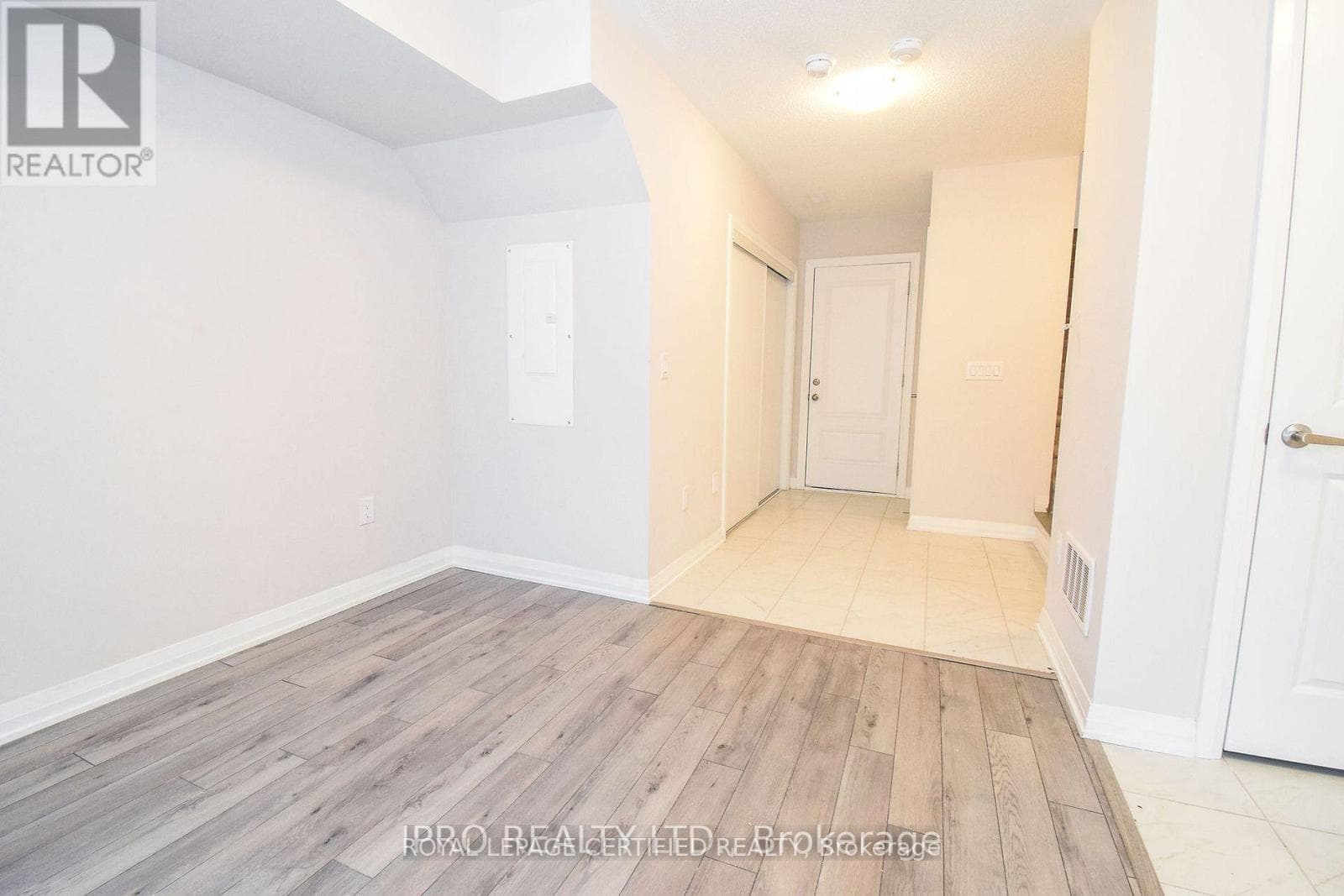 404 - 585 COLBORNE STREET E photo 4