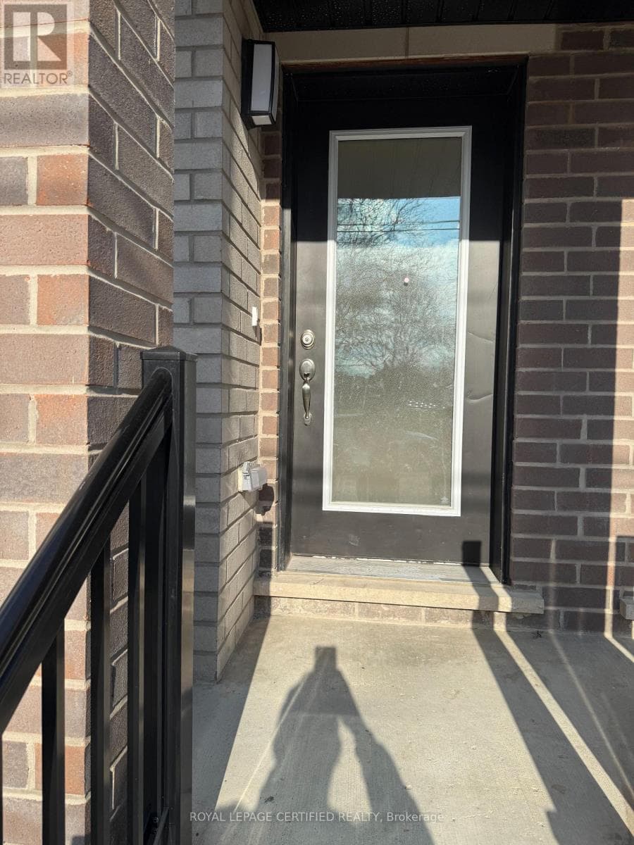 404 - 585 COLBORNE STREET E photo 2