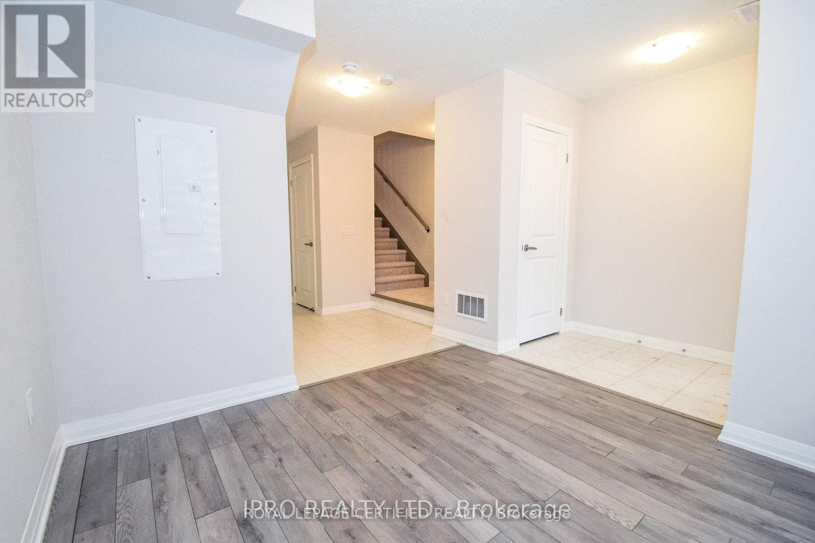 404 - 585 COLBORNE STREET E photo 5
