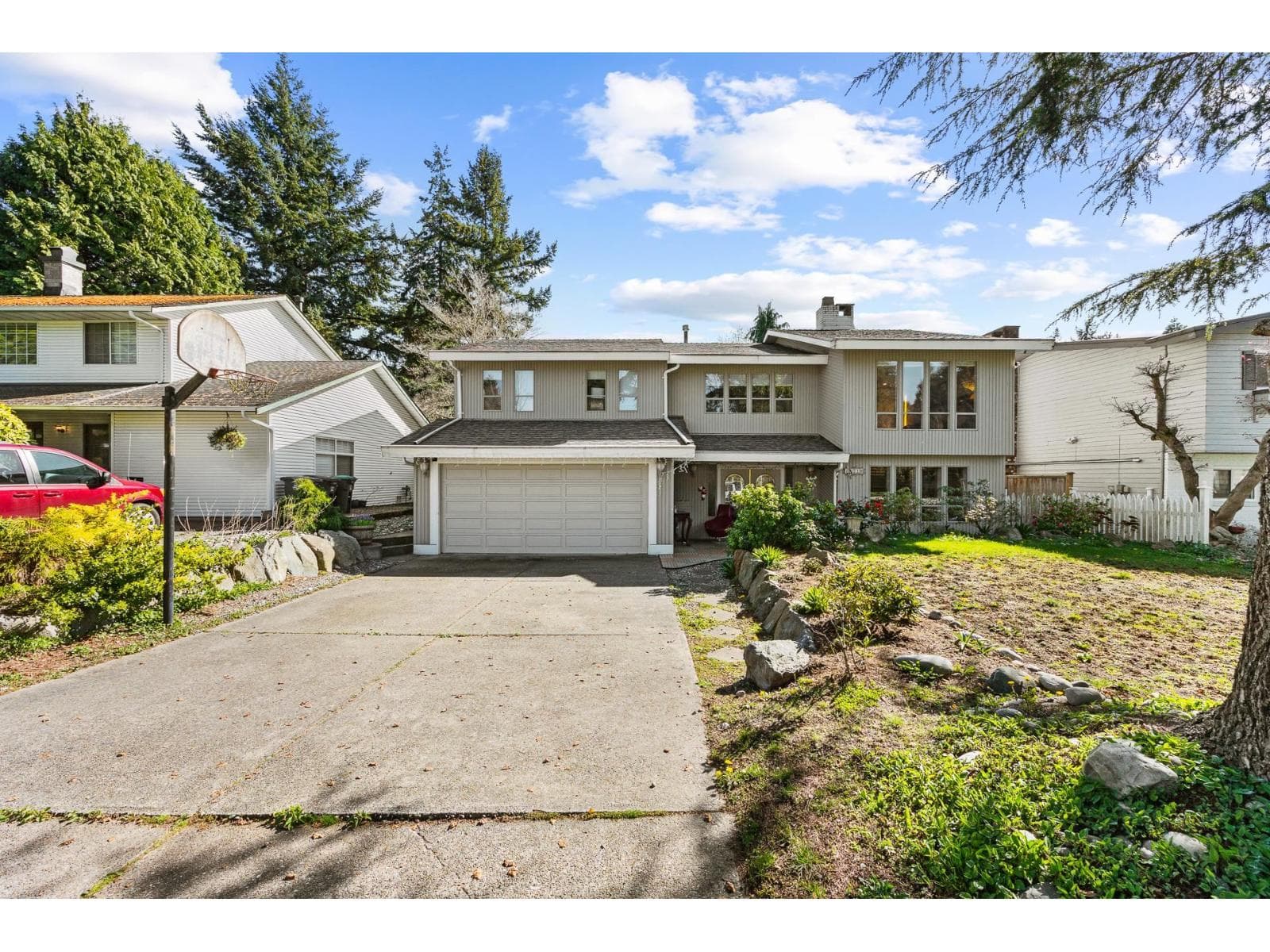 14710 16A AVENUE photo 2