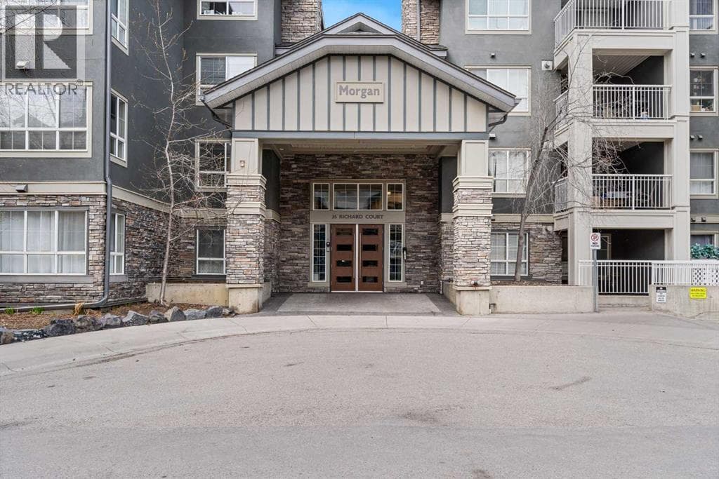 113, 35 Richard Court SW photo 2