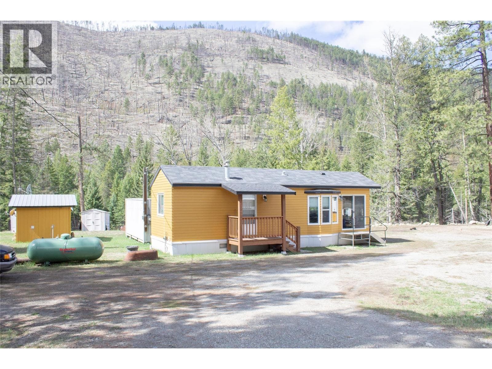 2955 33 Highway photo 5