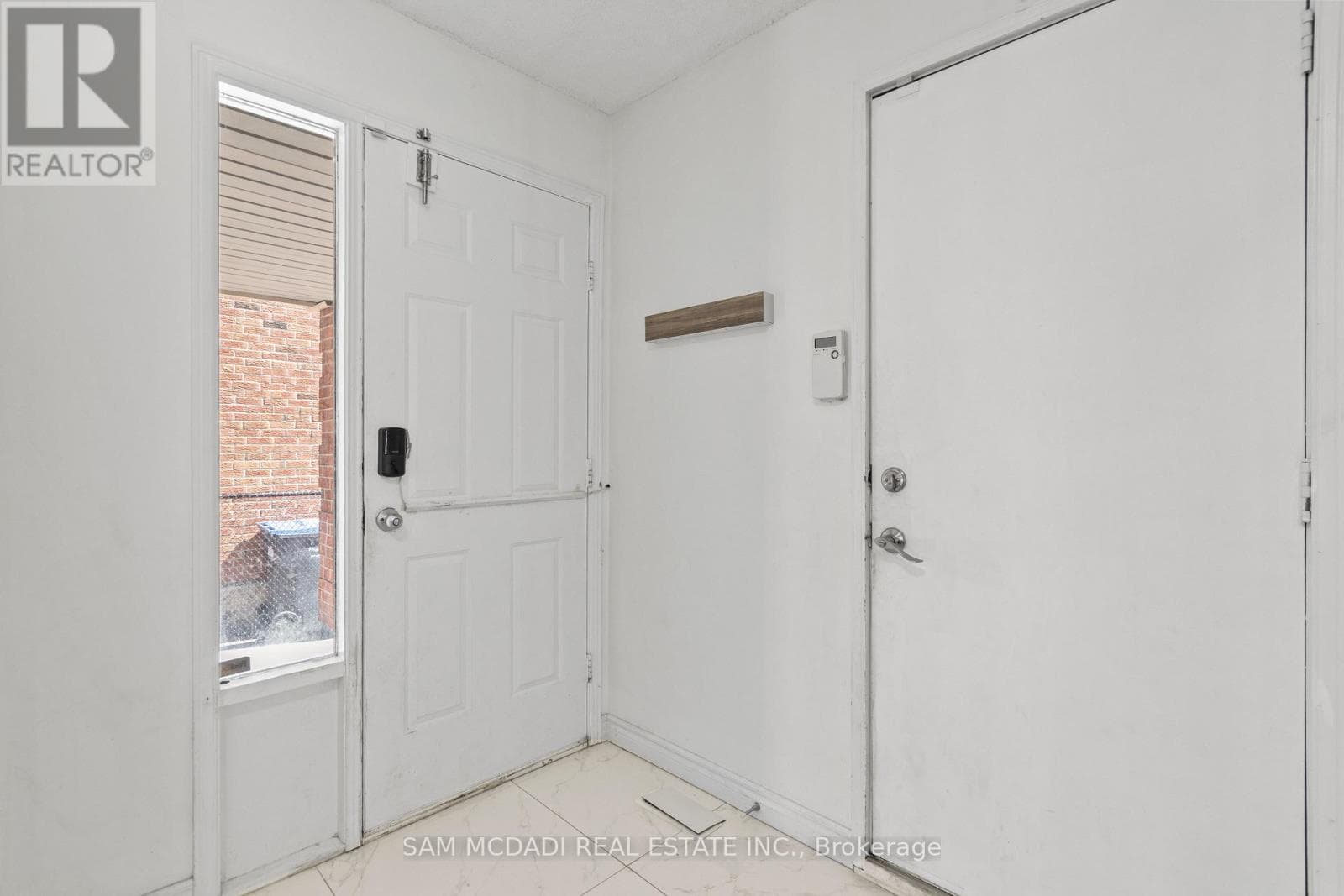 6282 CAMGREEN CIRCLE photo 2