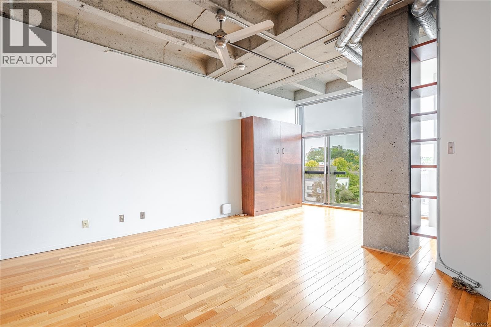 512 1061 Fort St photo 5