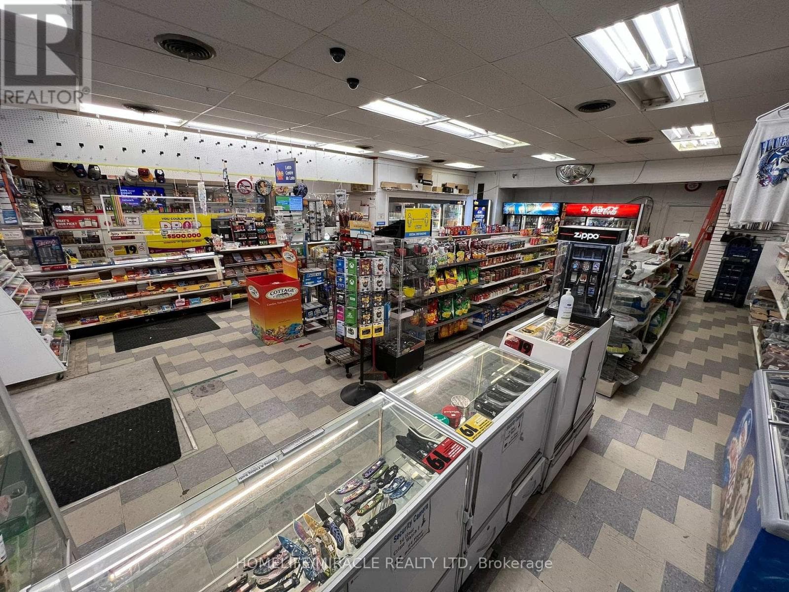 675 KING STREET photo 2