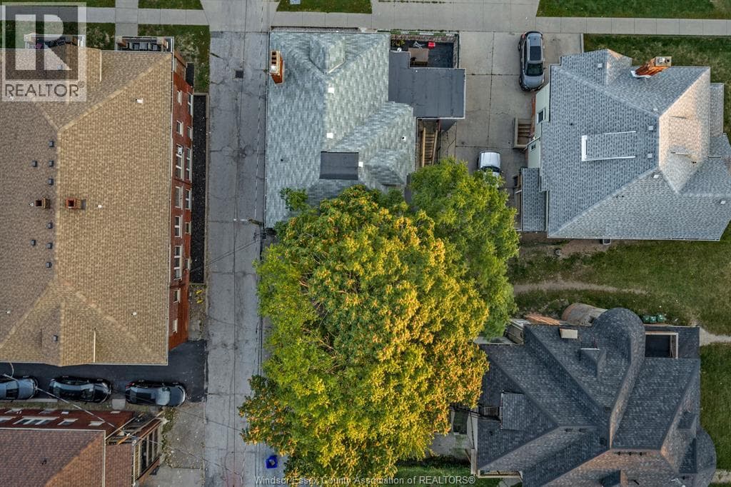 154-156 ELLIOTT STREET West photo 2