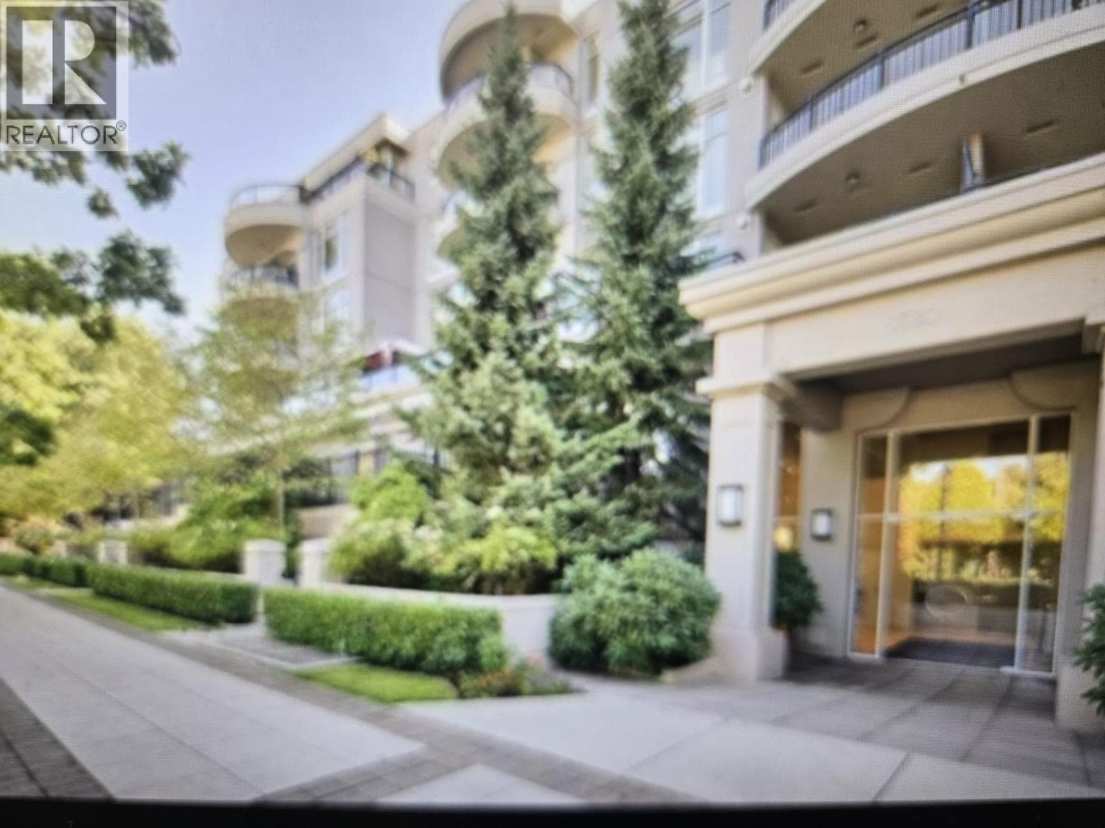 213 8480 GRANVILLE AVENUE photo 2