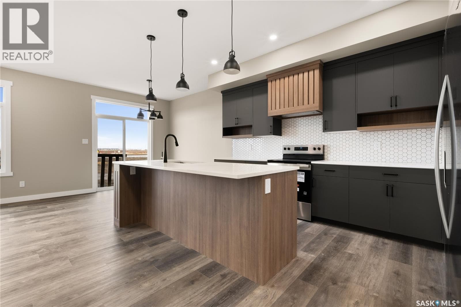 315 Veterans DRIVE — photo 2