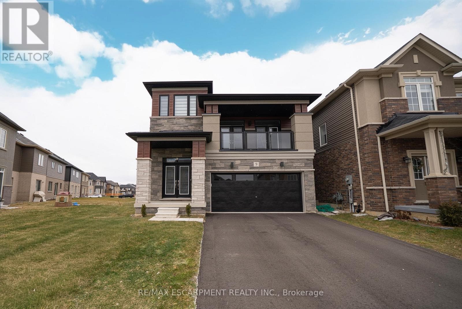 3 bed 3 bath single family at 9 TARRISON STREET — $839,900