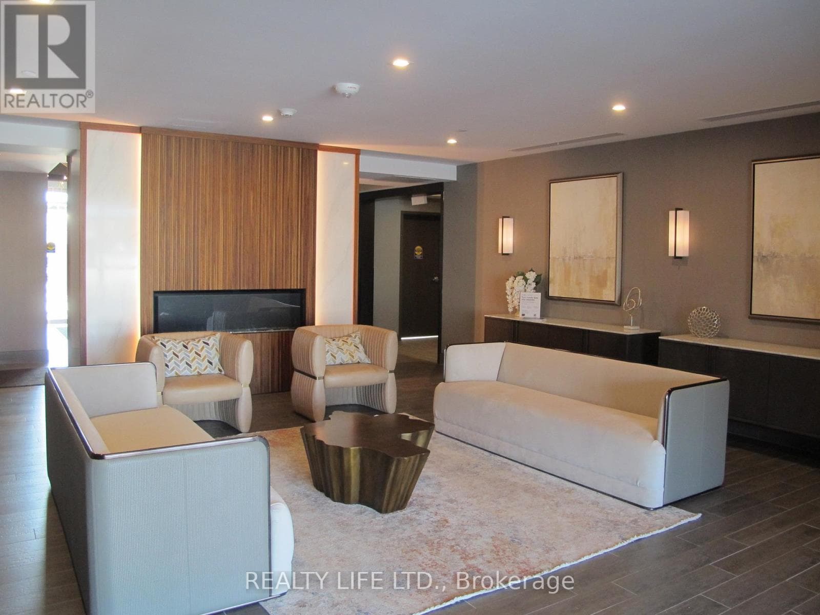 1106 - 470 DUNDAS STREET E photo 2