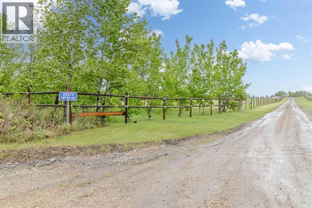 25579 Twp Rd 382 photo 2