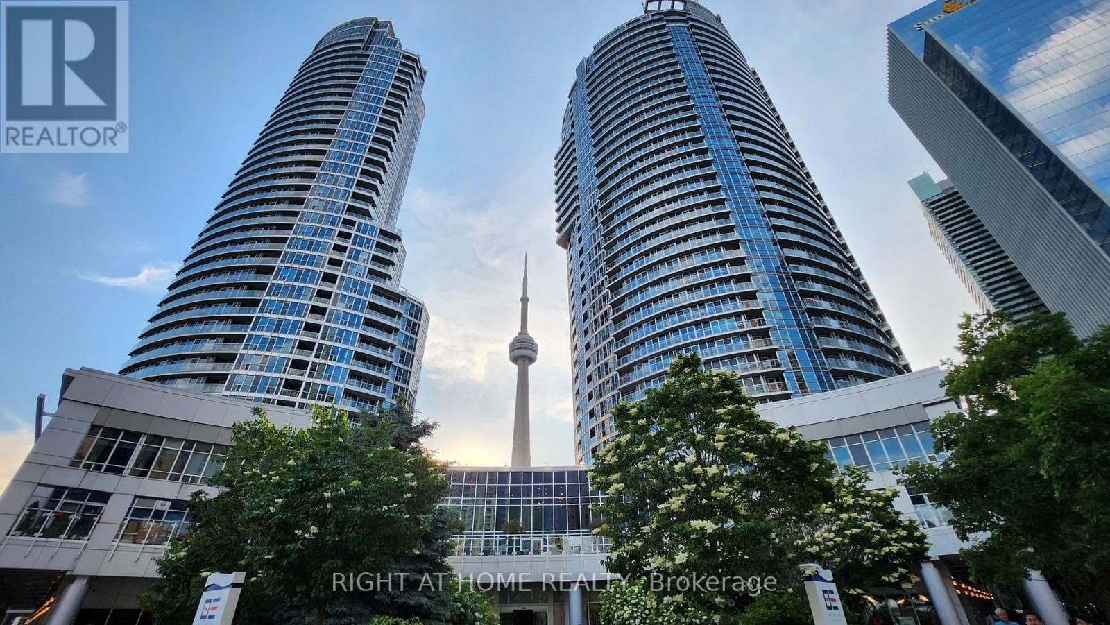 3 bed 2 bath single family at 1912 - 8 YORK STREET — $829,000