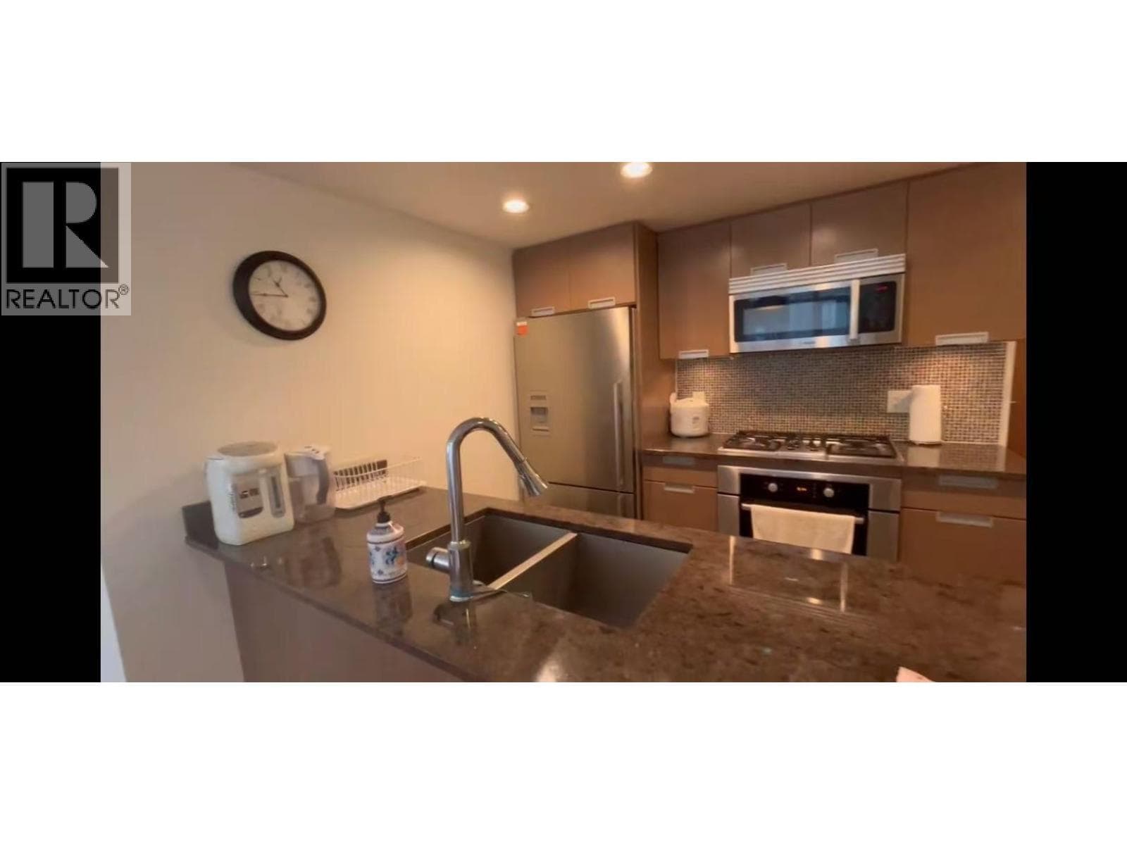662 2080 W BROADWAY photo 4