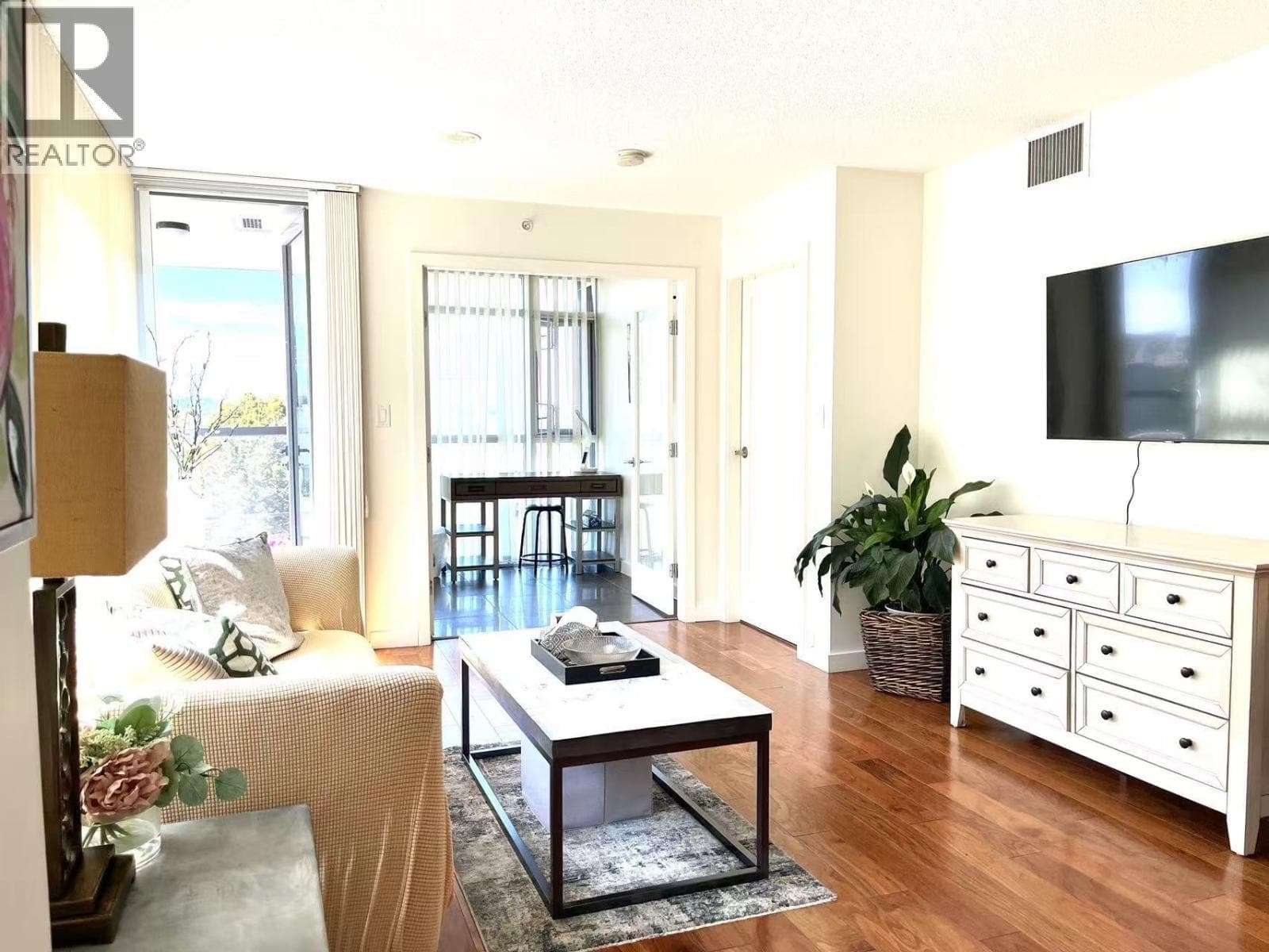 662 2080 W BROADWAY photo 2