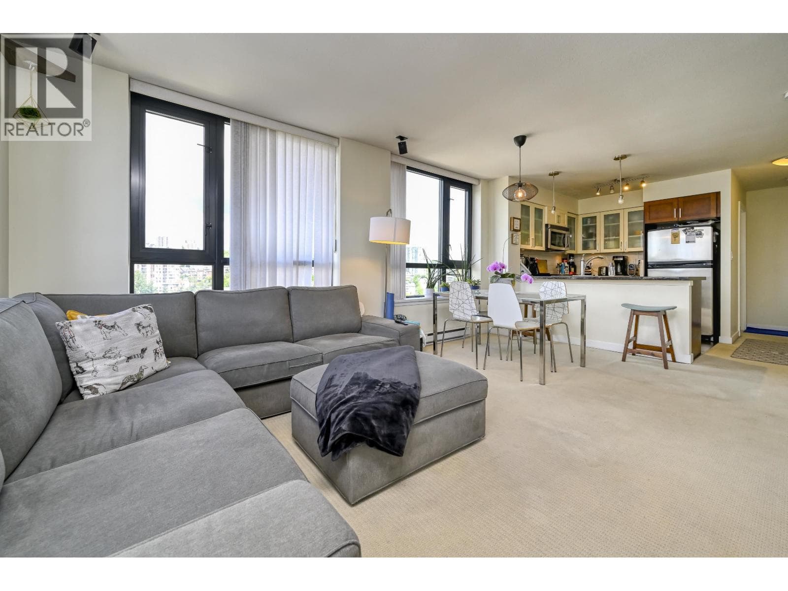 1307 1 RENAISSANCE SQUARE photo 2