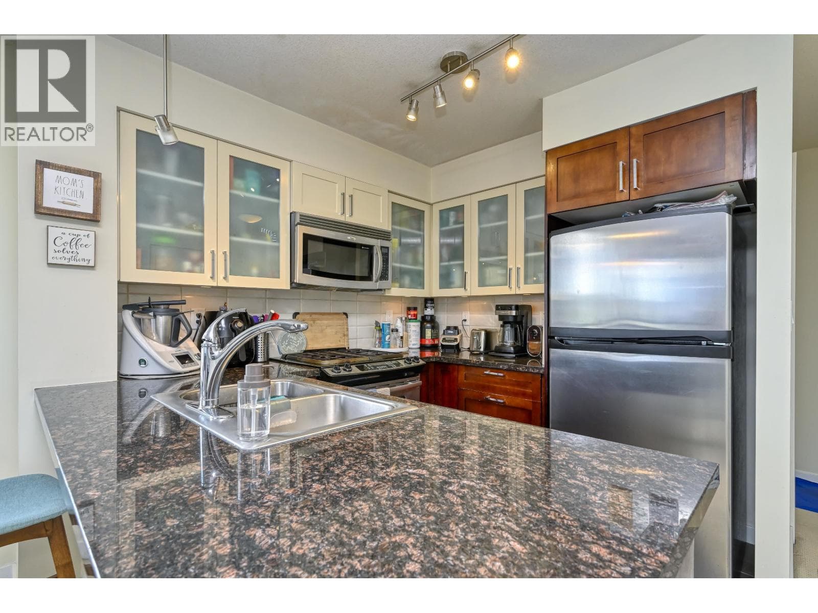 1307 1 RENAISSANCE SQUARE photo 5