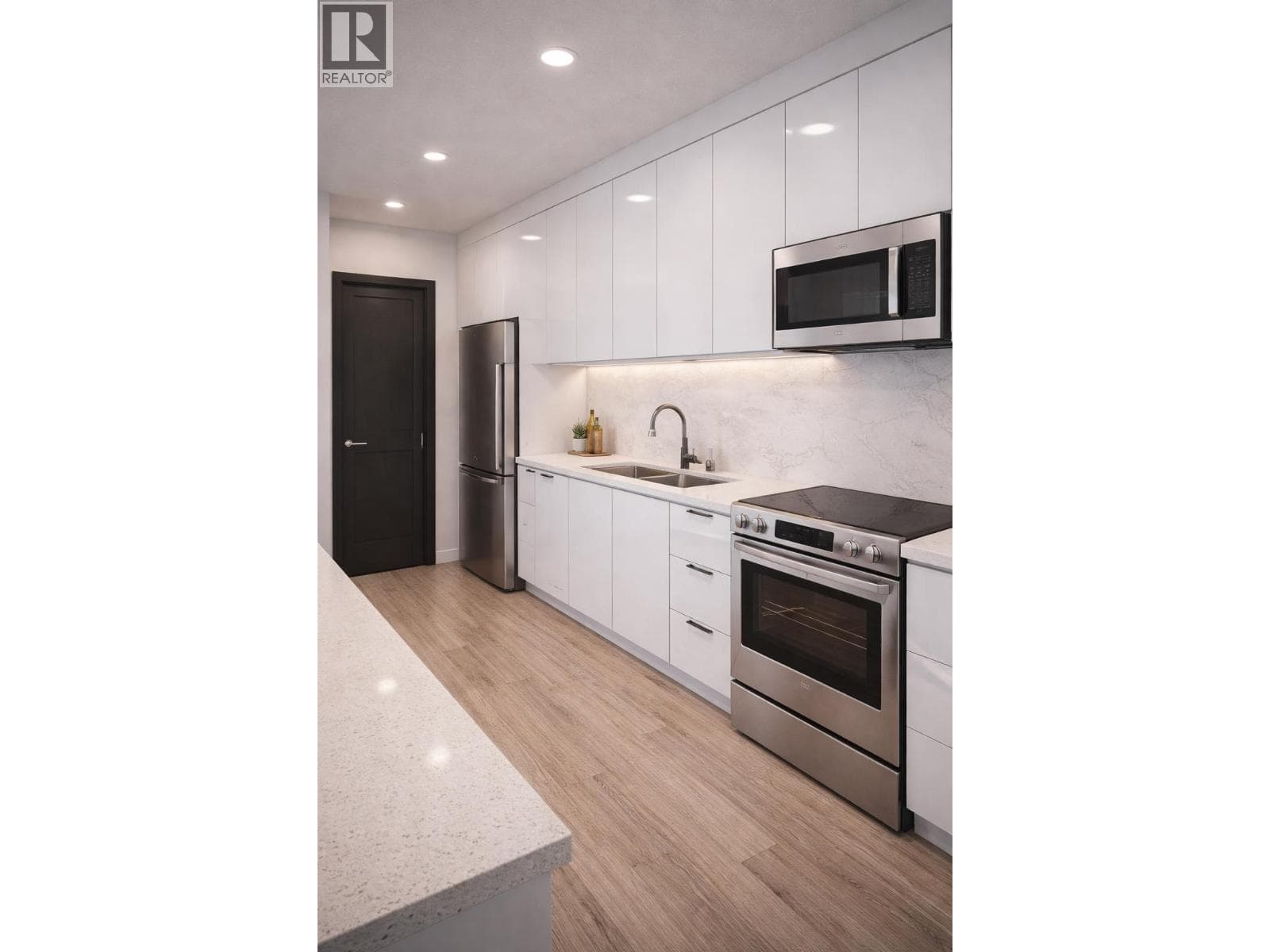 205 120 E 4TH STREET photo 4