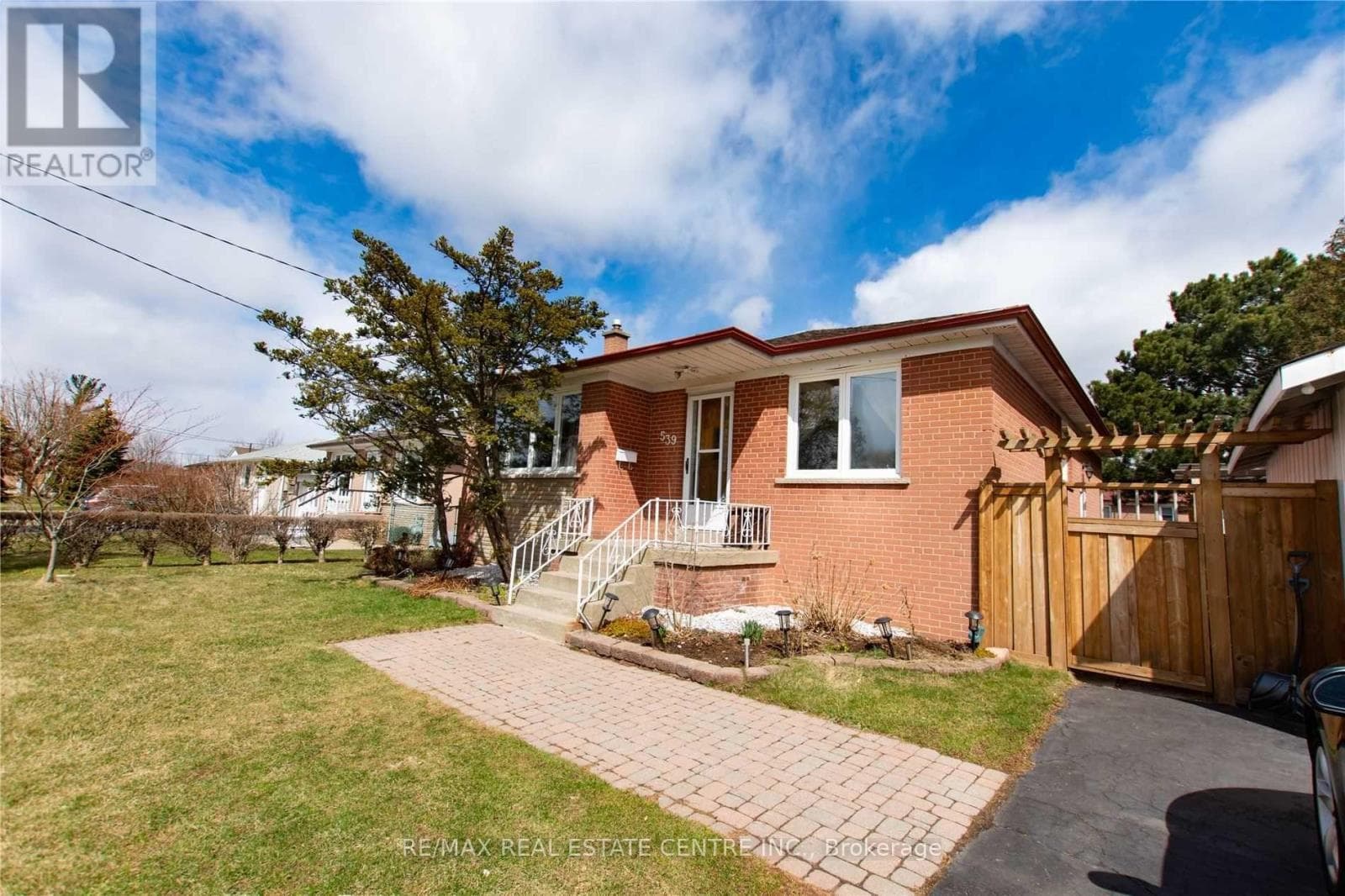 539 WEYNWAY COURT photo 2