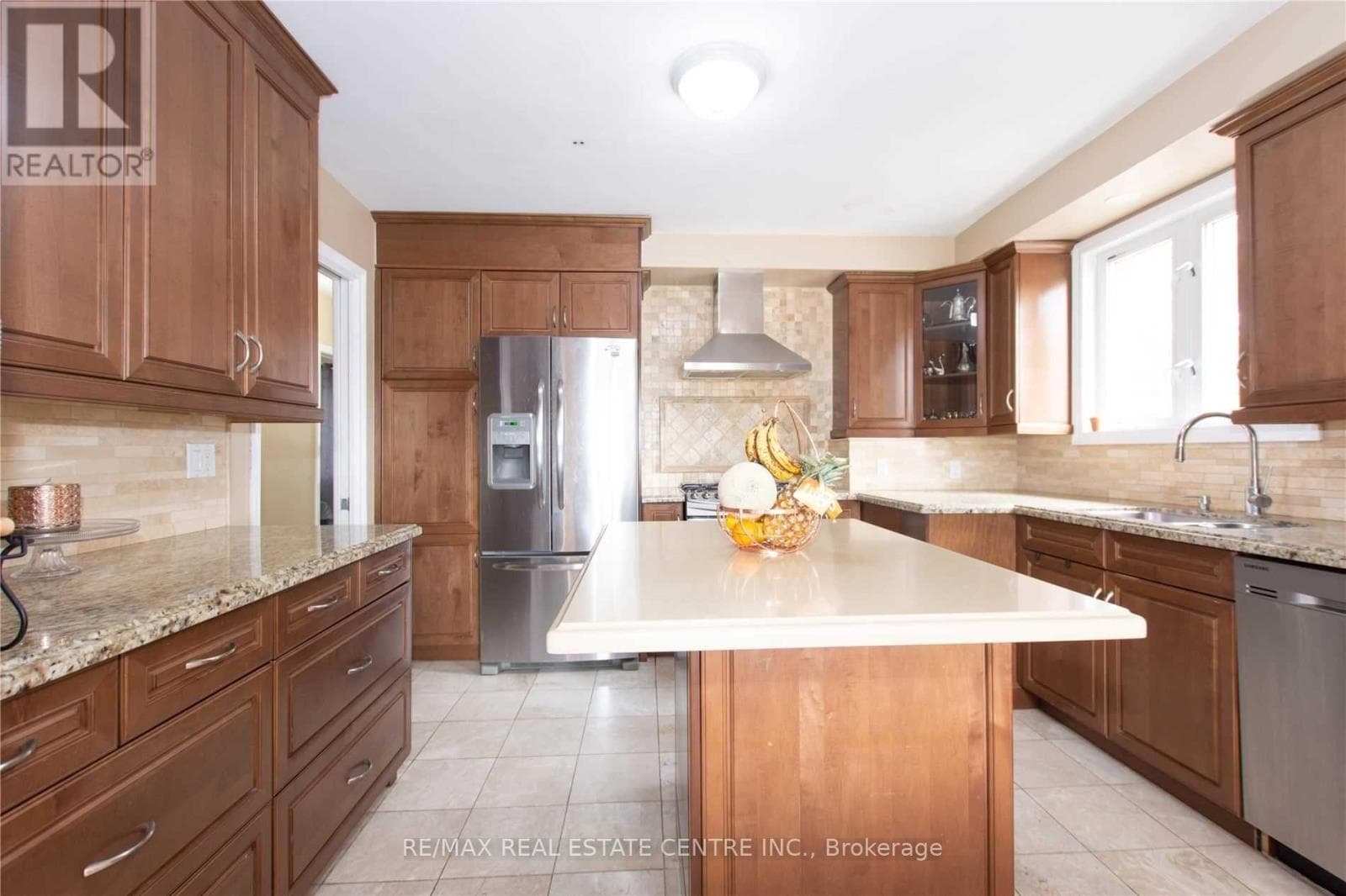 539 WEYNWAY COURT photo 5