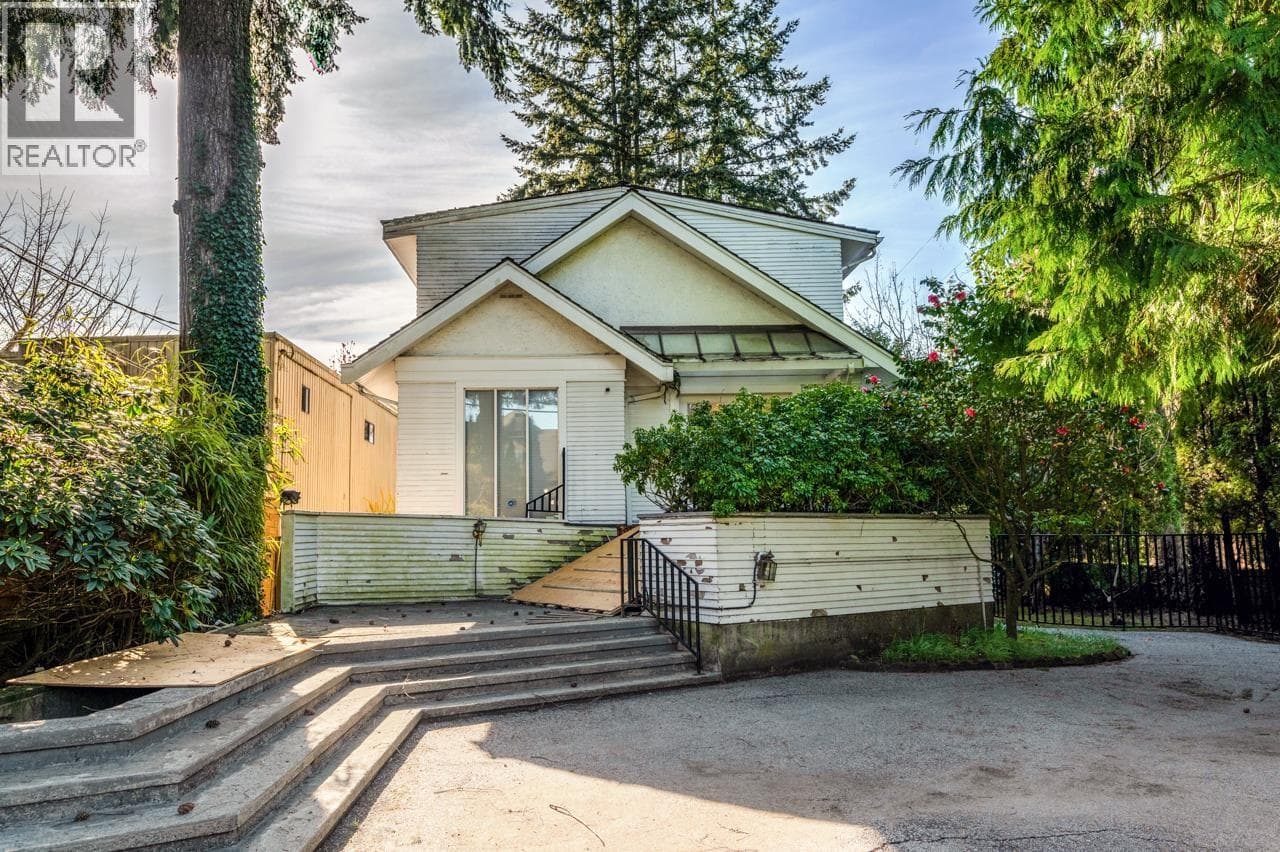 5833 MACDONALD STREET photo 4