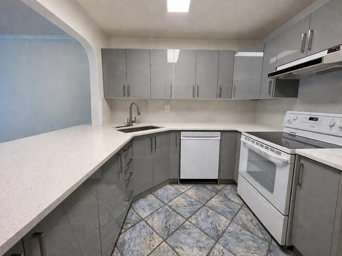 203 1273 MERKLIN STREET photo 4