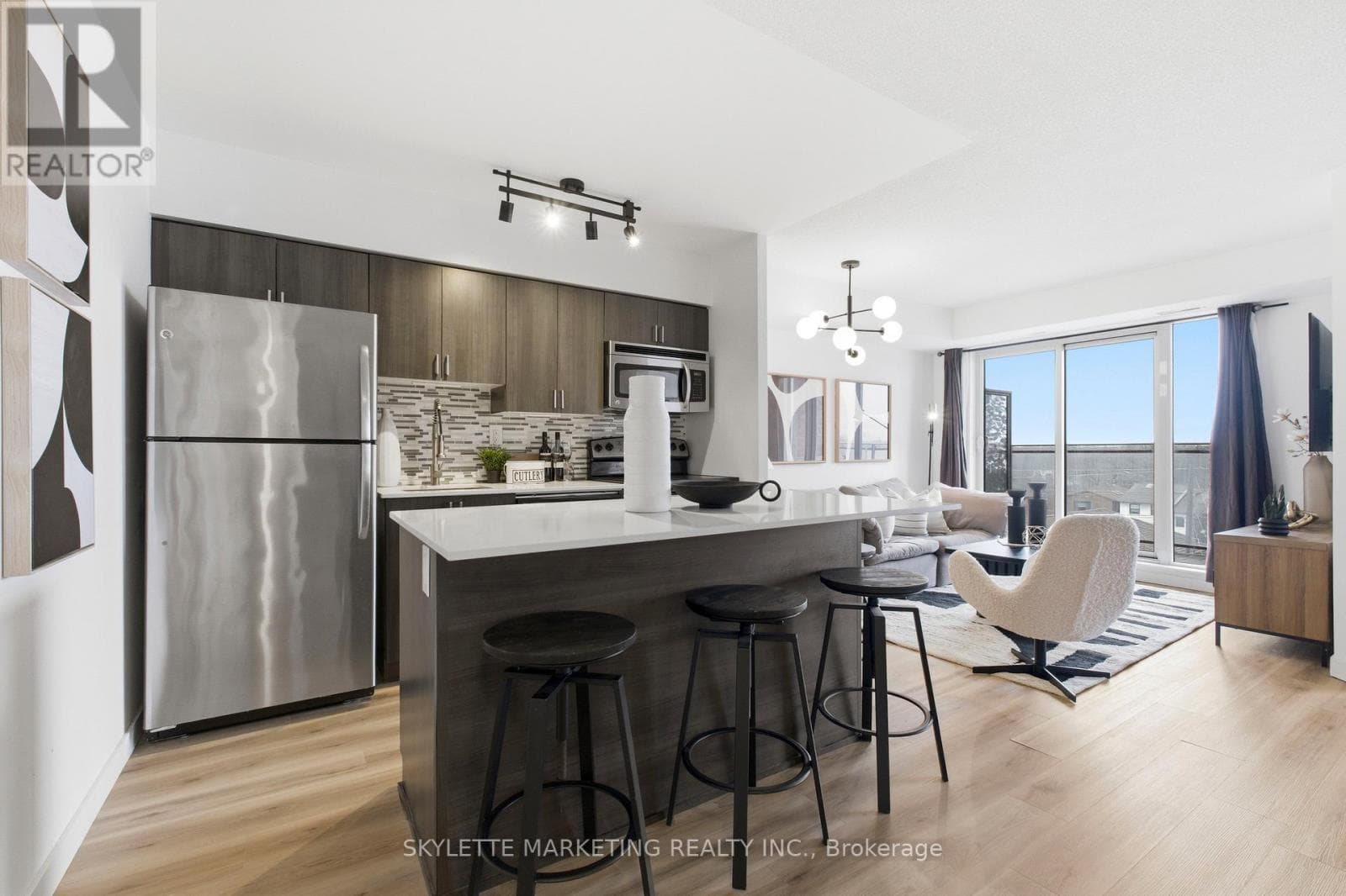 701 - 801 SHEPPARD AVENUE W photo 2
