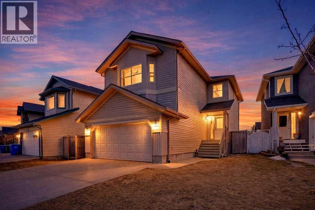 4 bed 4 bath single family at 17 Taracove Crescent NE — $650,000