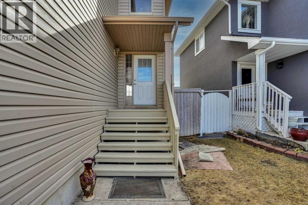 17 Taracove Crescent NE photo 4