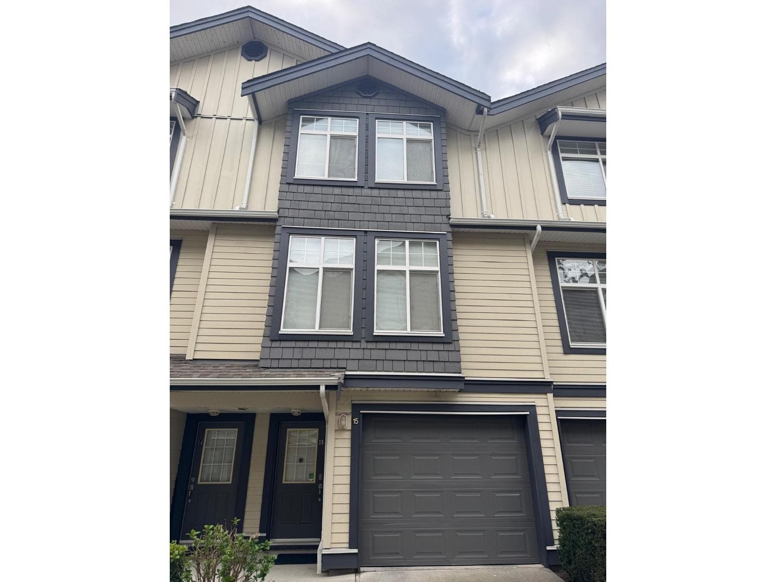 15 16588 FRASER HIGHWAY photo 2