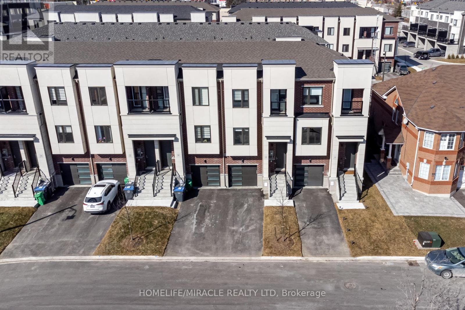 3 bed 3 bath single family at 18 QUEENSLAND CRESCENT — $999,999