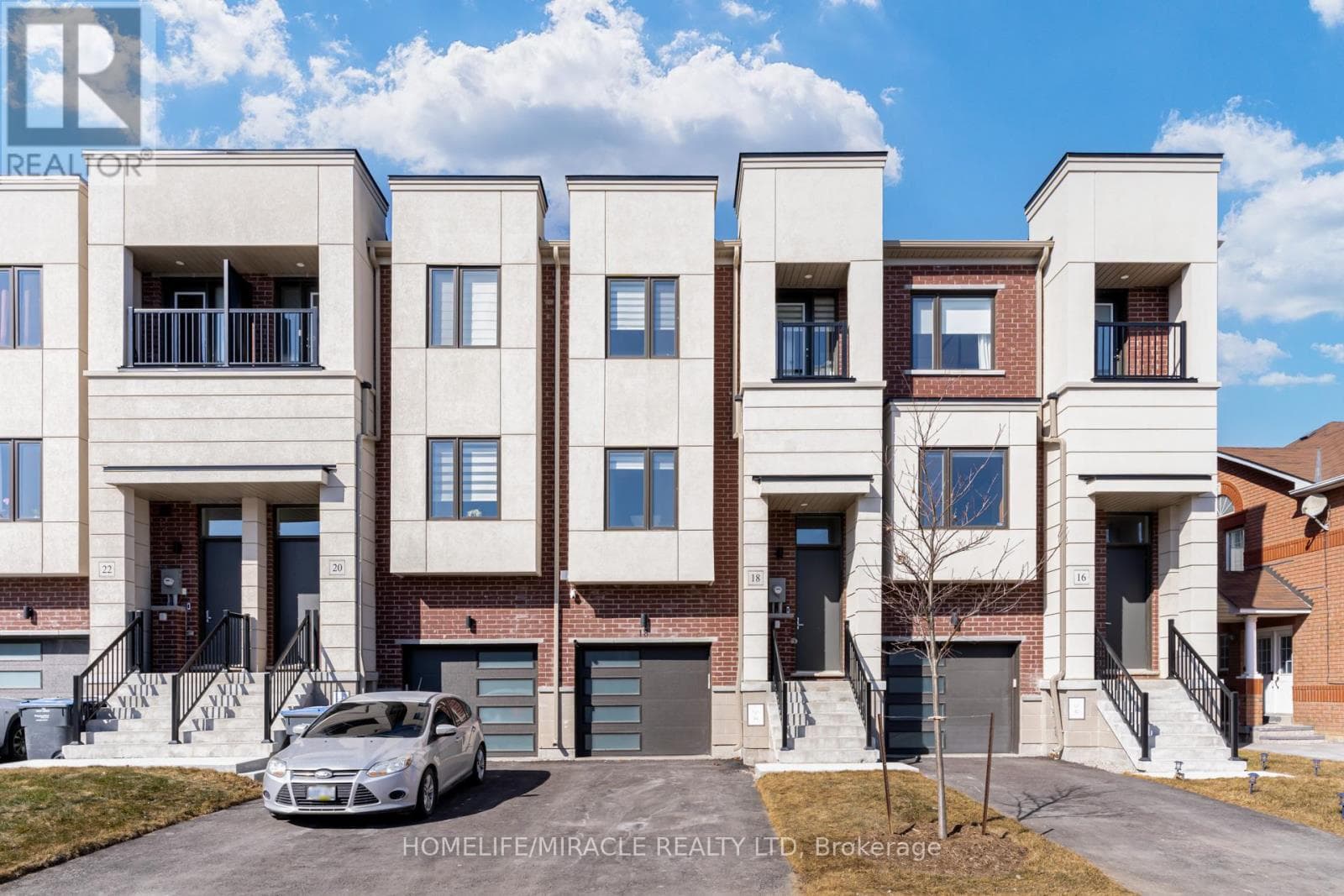 18 QUEENSLAND CRESCENT photo 2
