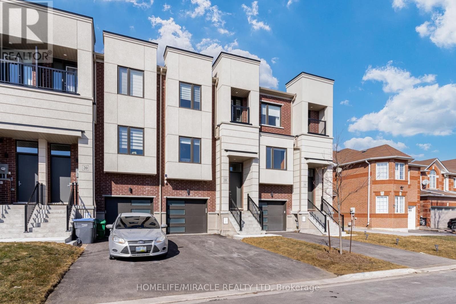 18 QUEENSLAND CRESCENT photo 3