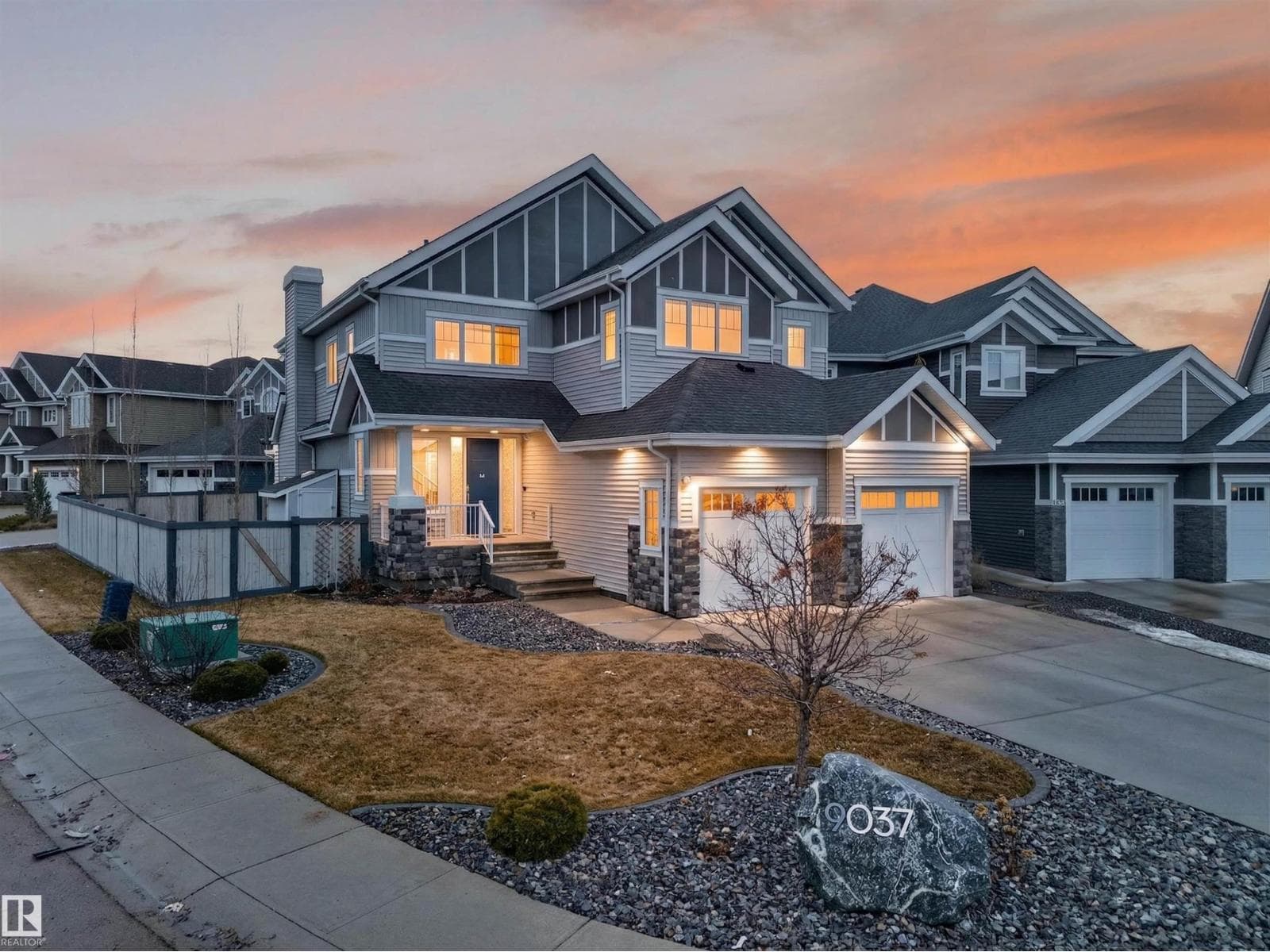 9037 24 AV SW photo 2