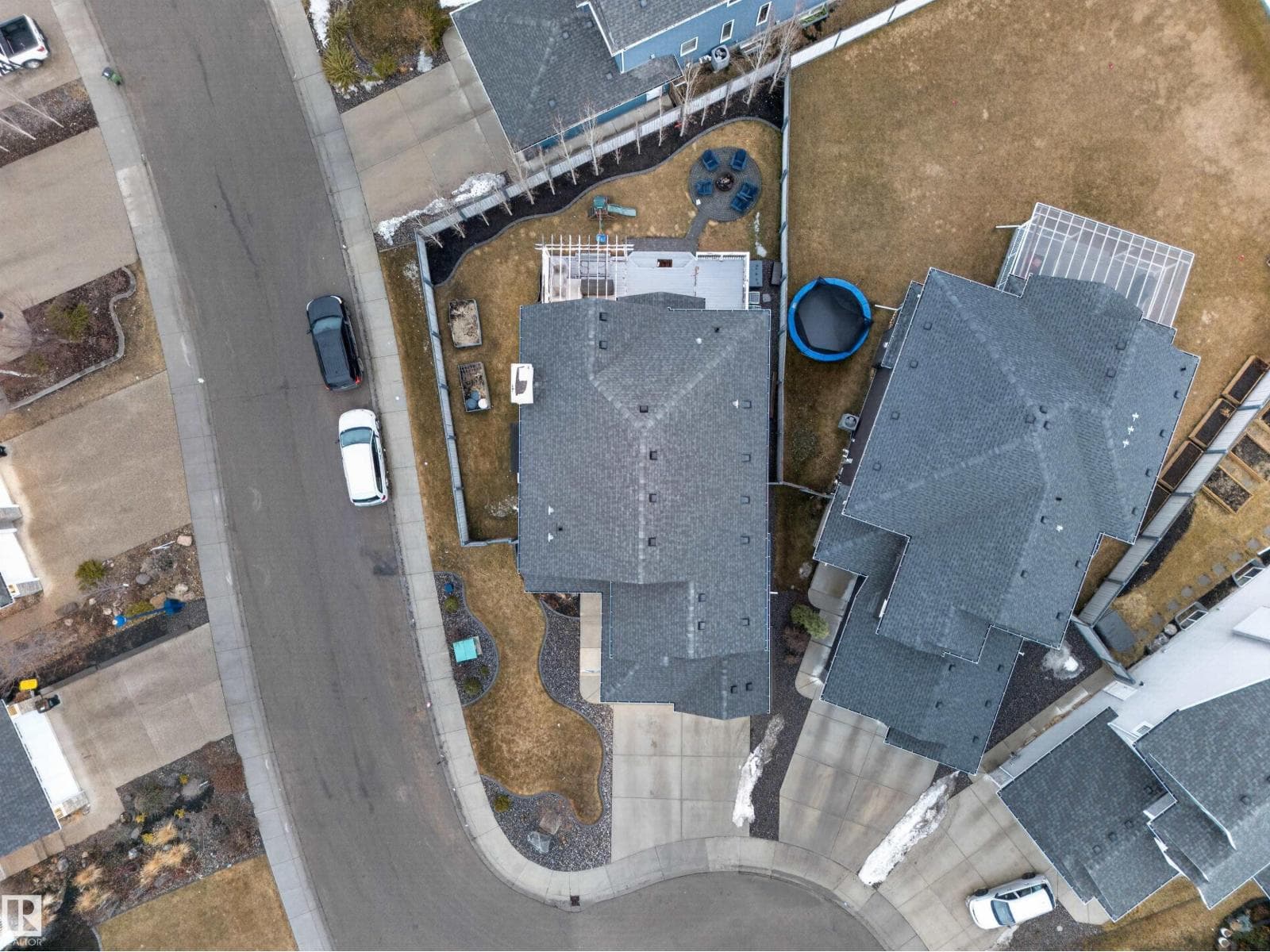 9037 24 AV SW photo 5