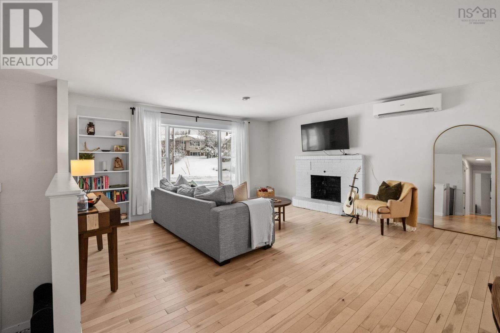 679 Basinview Drive photo 4