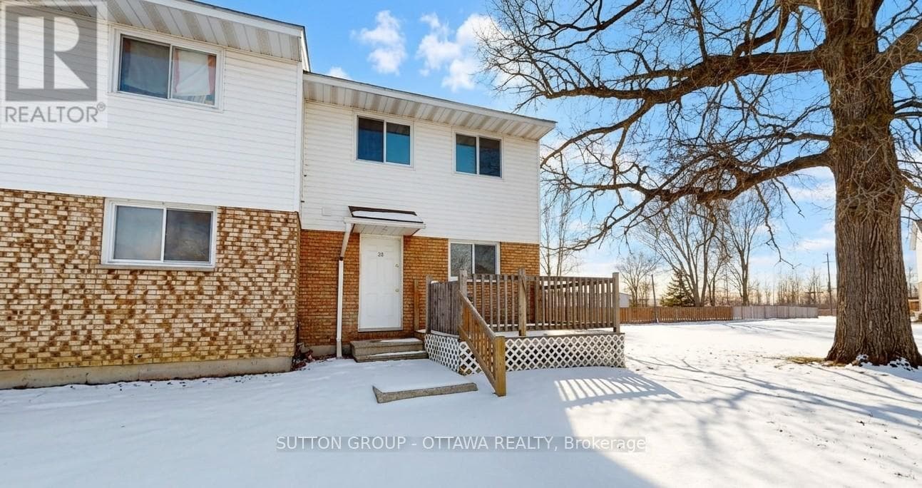 3 bed 2 bath single family at 28 CARRAWAY CRESCENT — $229,900