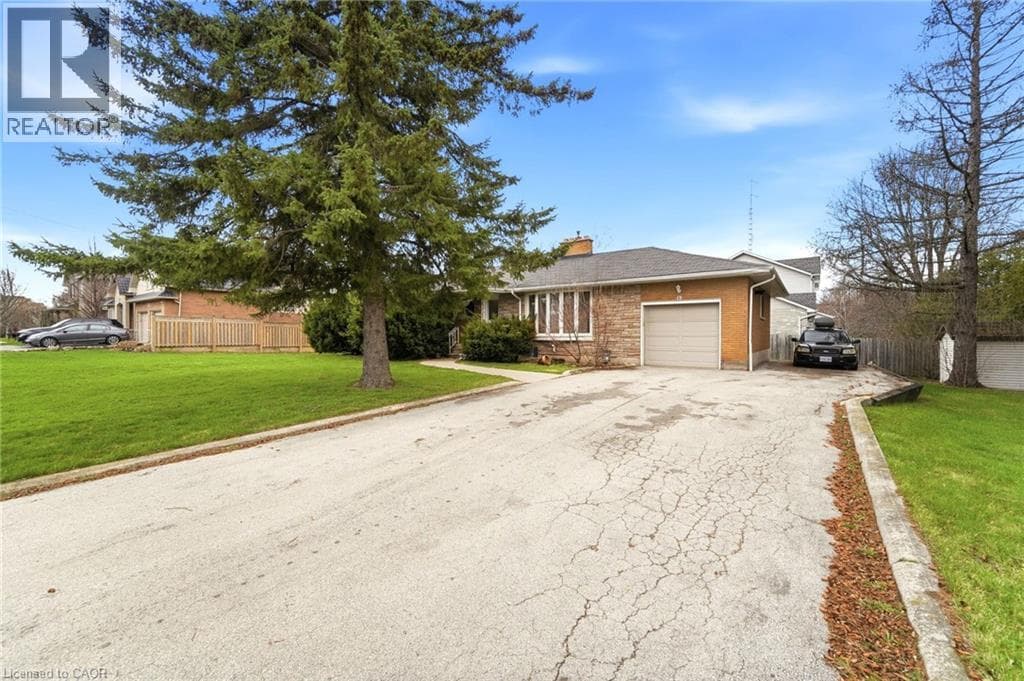 13 WESTVIEW Crescent photo 4