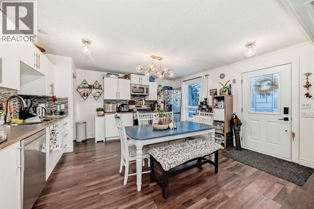 131 Huntstrom Drive NE photo 2