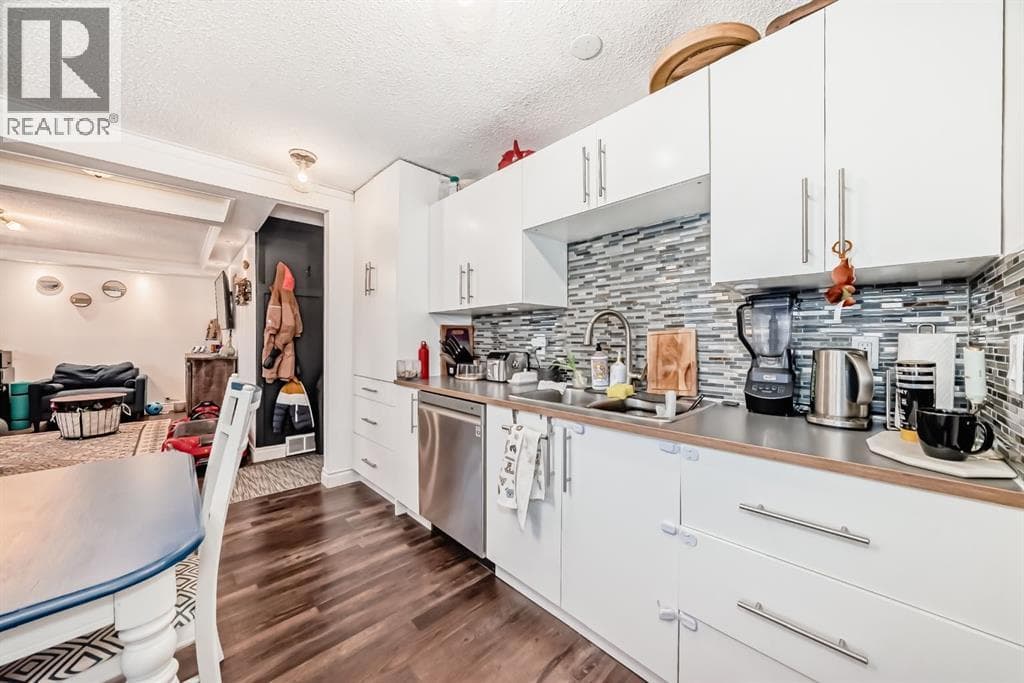 131 Huntstrom Drive NE photo 3