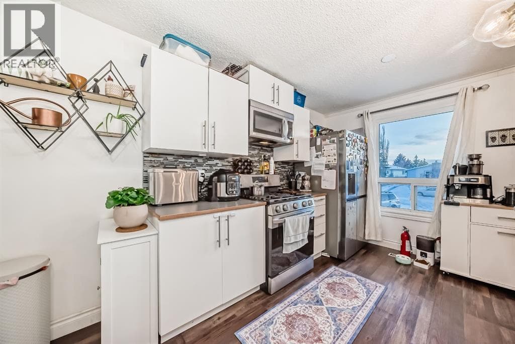 131 Huntstrom Drive NE photo 4