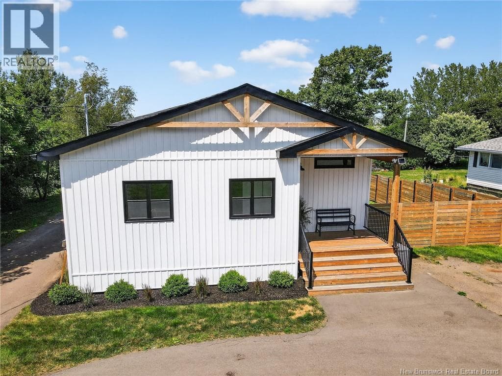 279 Hillsborough Road photo 5