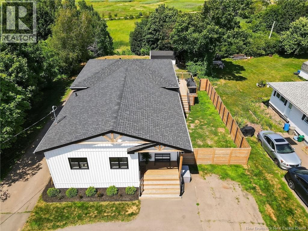 279 Hillsborough Road photo 4