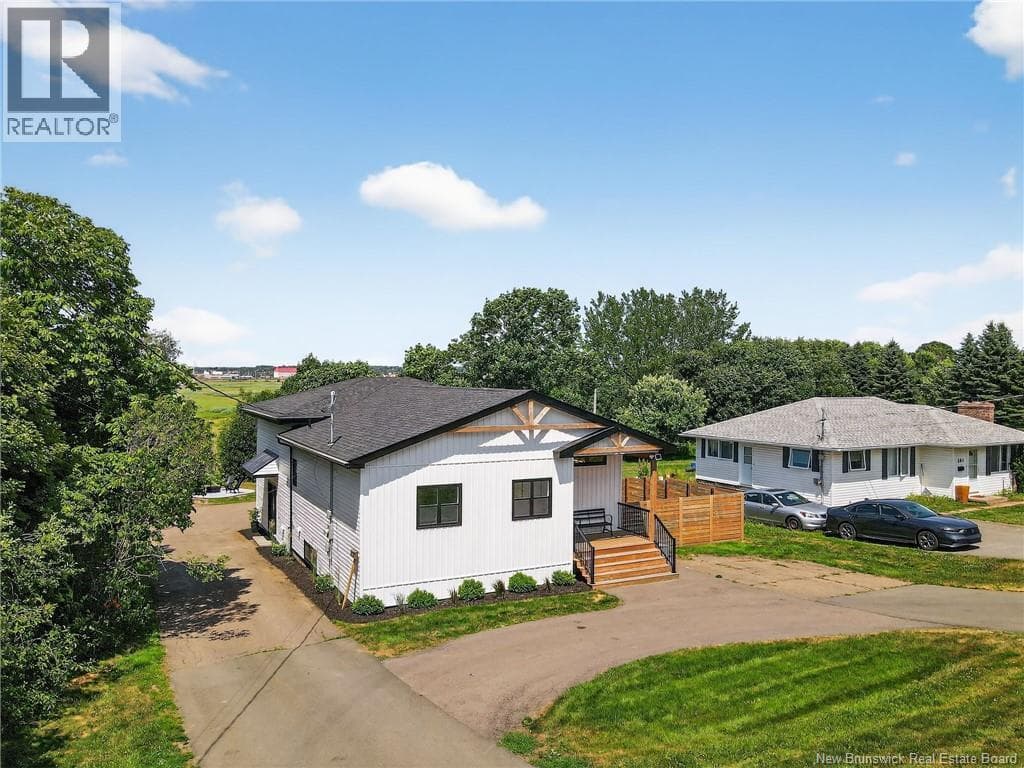 279 Hillsborough Road photo 3