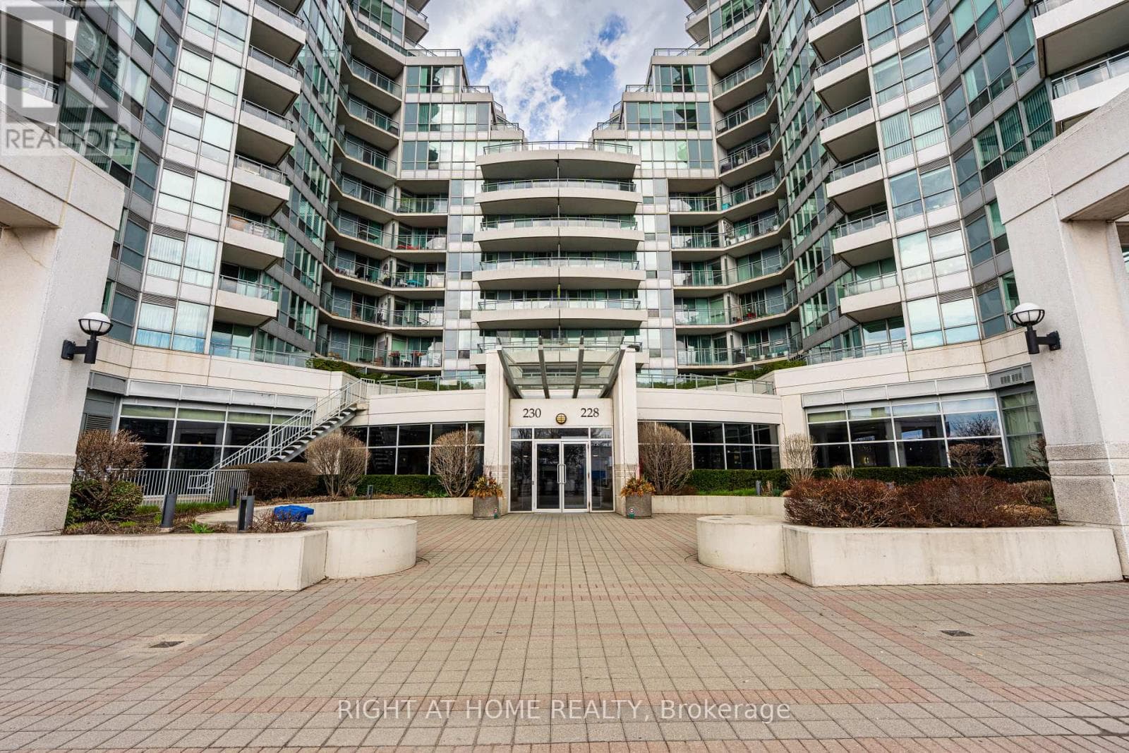 918 - 230 QUEENS QUAY W photo 2