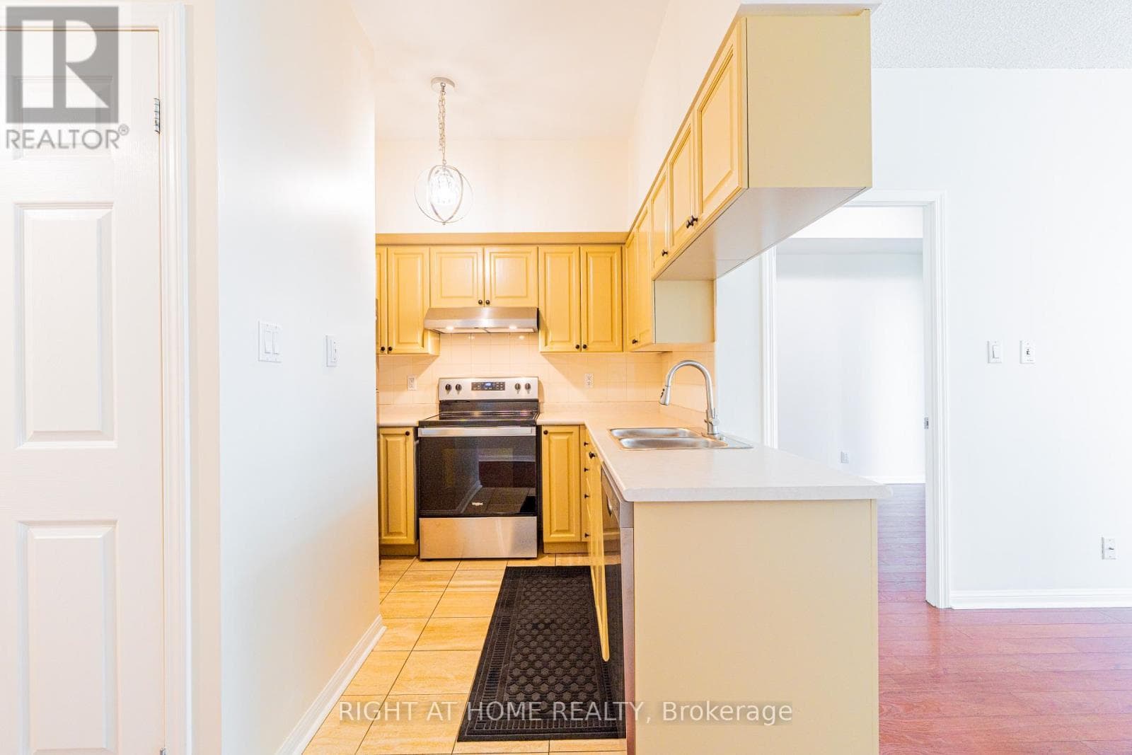 918 - 230 QUEENS QUAY W photo 4